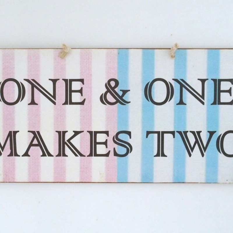 Πινακίδα "One & One Makes Two"