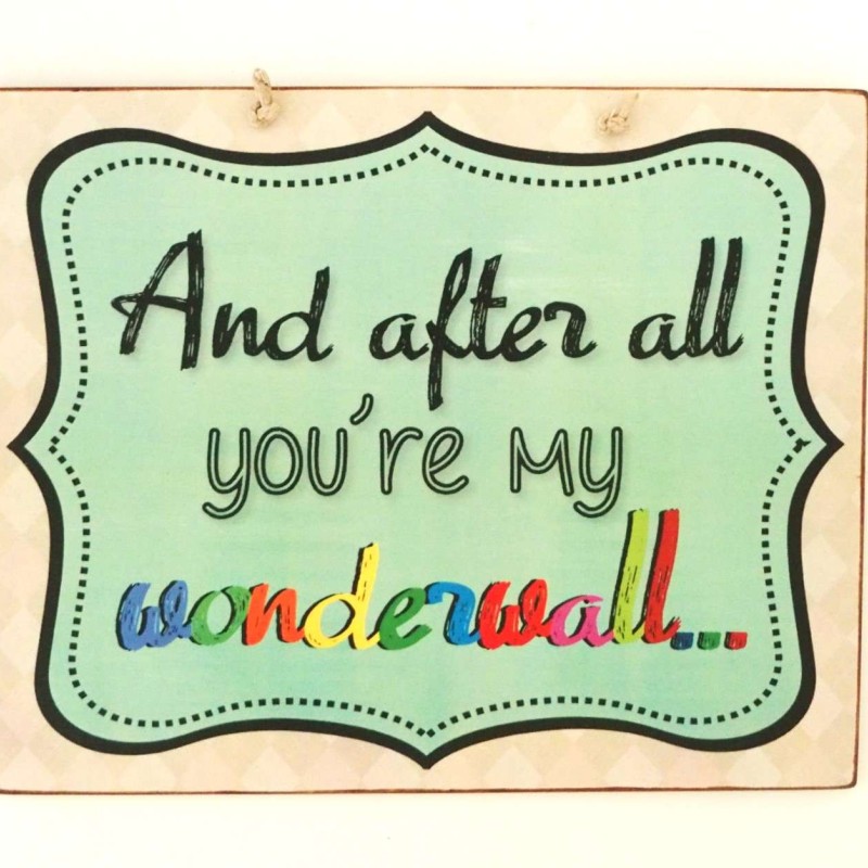 Πινακίδα "And after all you're my wonderwall..."