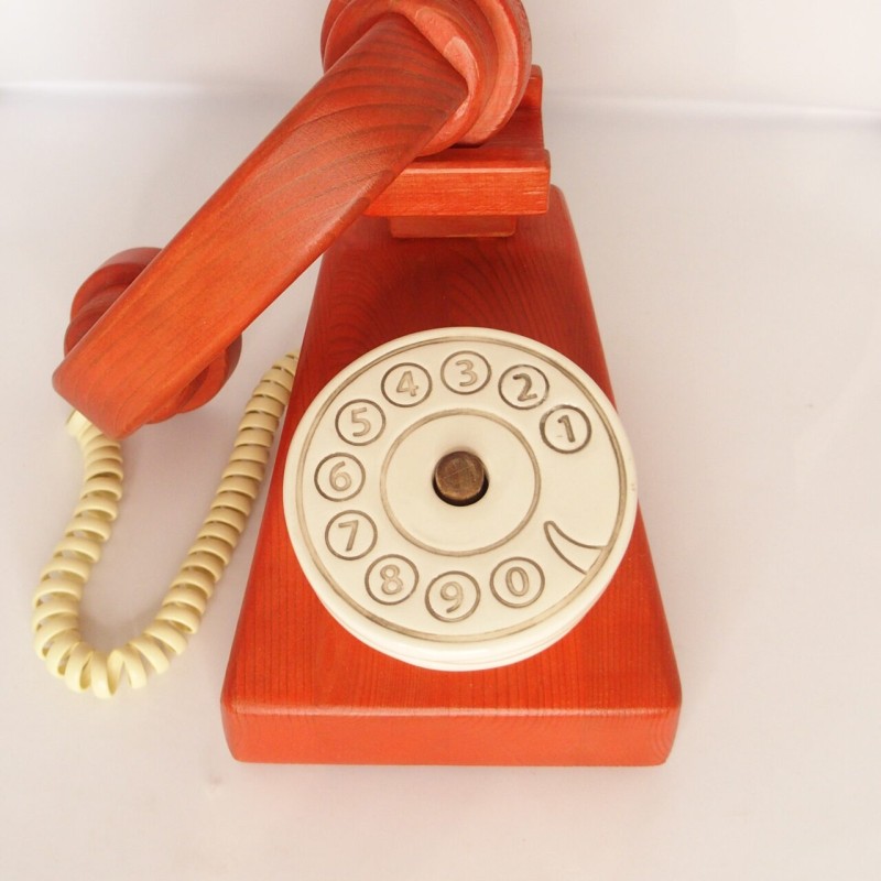 Τηλέφωνο με σουβέρ