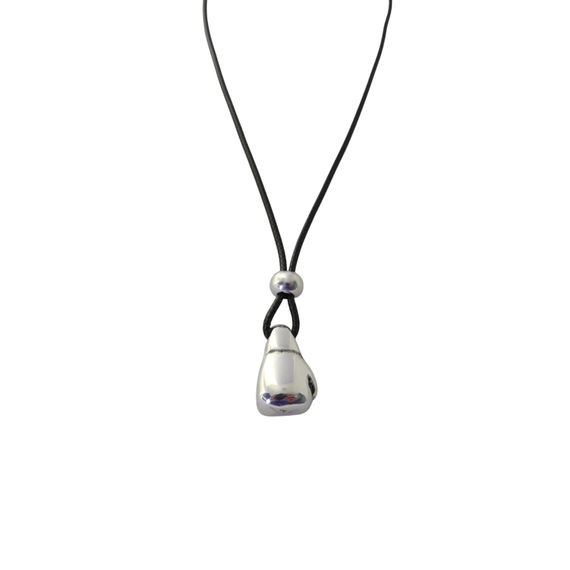 Κολιέ με γάντι μποξ σε μαύρο κορδόνι