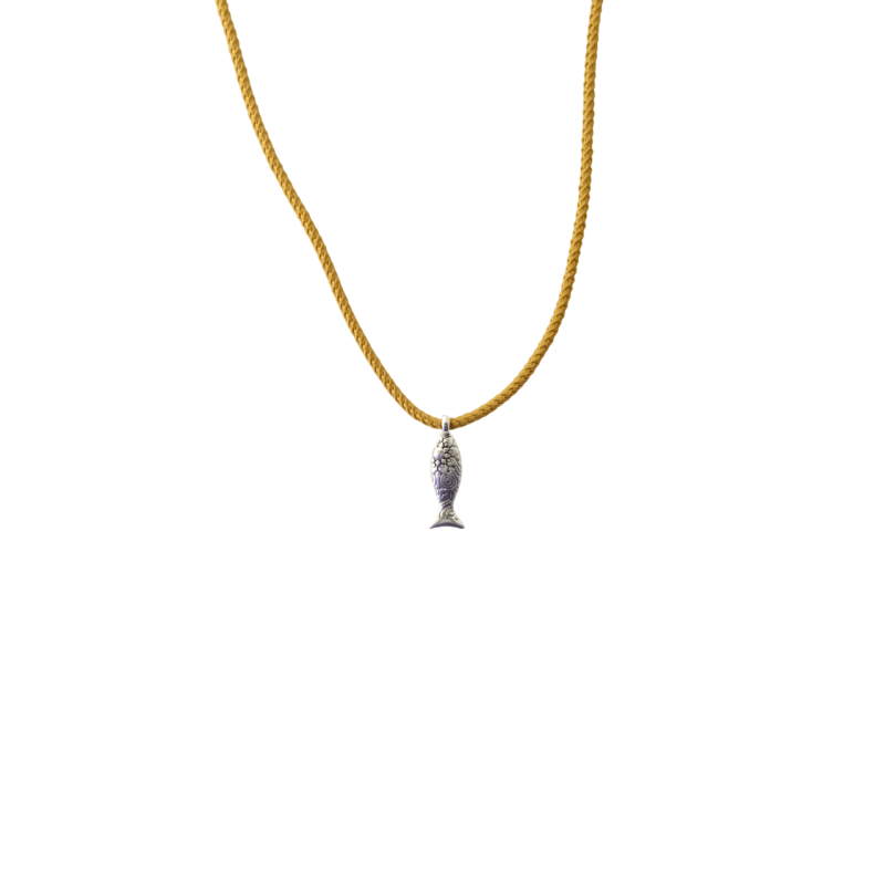 Κολιέ με ανάγλυφο ψάρι σε μουσταρδί κορδόνι