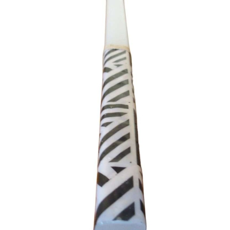 Λαμπάδα με γραμμικά ασπρόμαυρα σχέδια