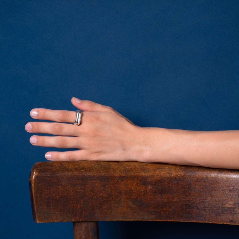 Τετραγωνισμένο γλυπτό δαχτυλίδι