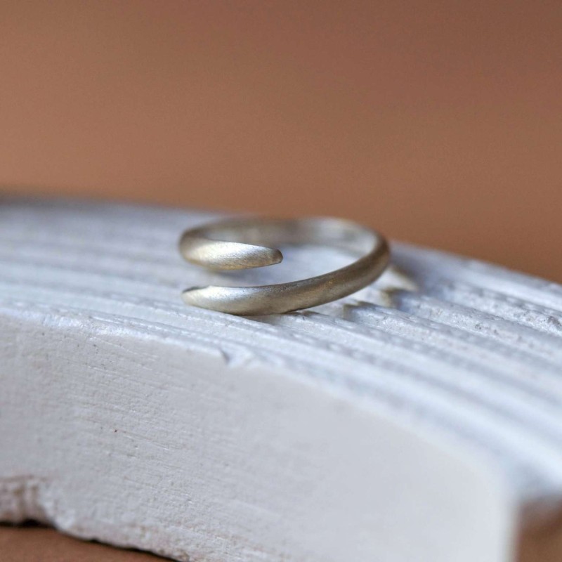 Ανοιχτό δαχτυλίδι δάκρυ