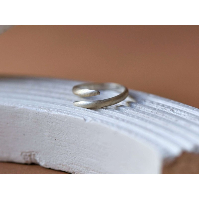 Ανοιχτό δαχτυλίδι δάκρυ