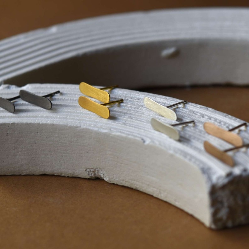 Μικρά σκουλαρίκια flat bar gold