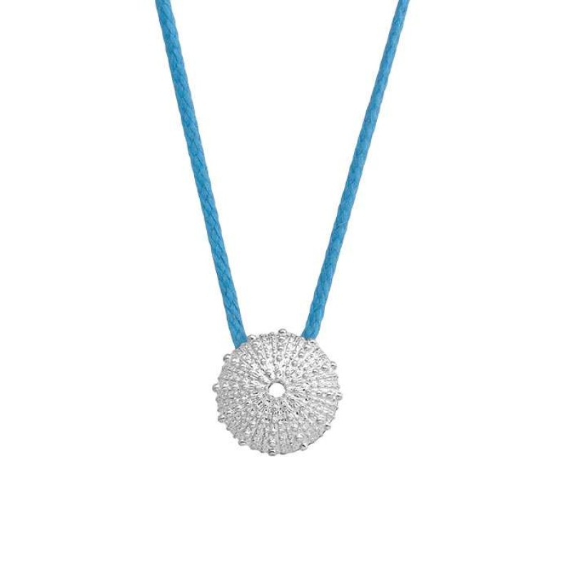 Κολιέ με ασημένιο αχινό σε γαλάζιο κορδόνι