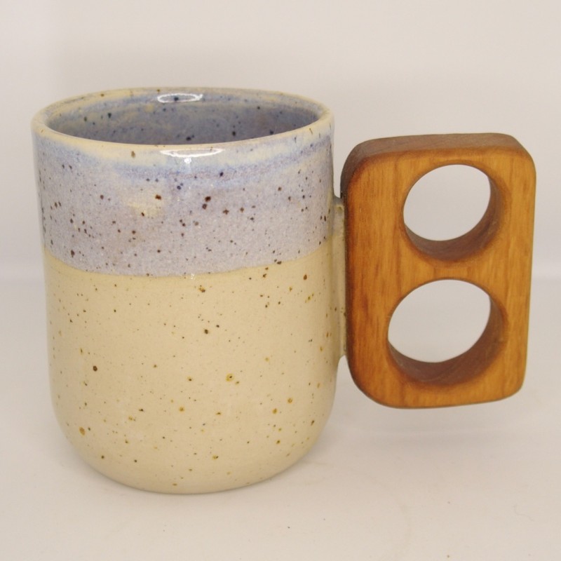 Κεραμική κούπα με ξύλινο χερούλι