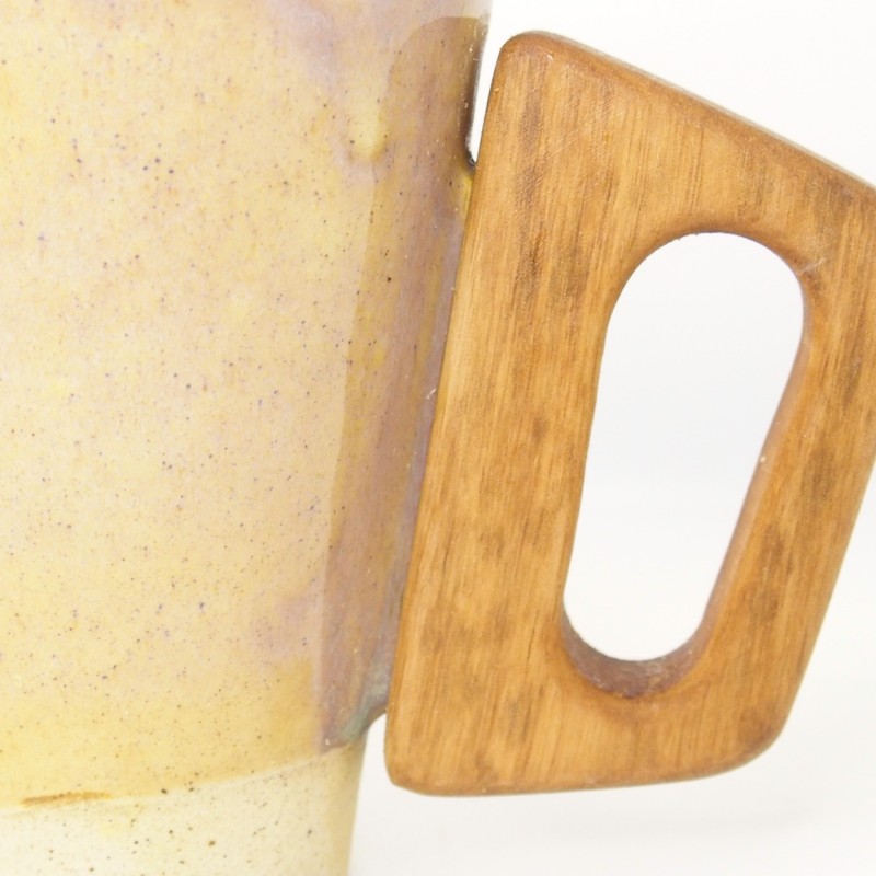 Κεραμική κούπα με ξύλινο χερούλι
