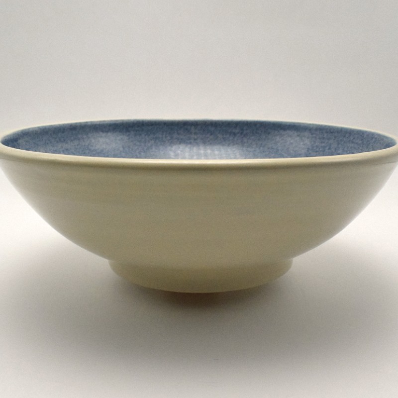 Μπολ λευκός πηλός χταπόδι σε μπλε φόντο